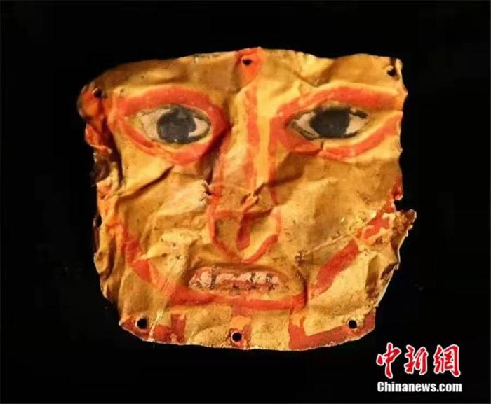 西藏阿里故如甲木墓地出土的黄金面具。仝涛 供图