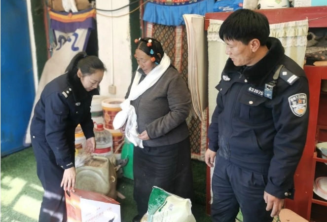 巴青公安：走深警民情 访出安全感.png