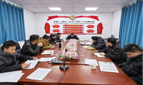 巴青县组织召开信访工作调度会.png